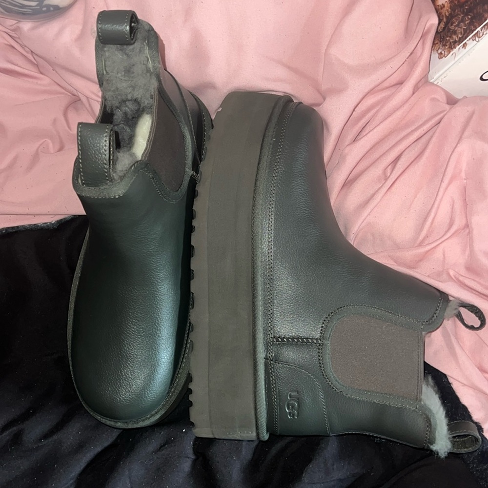 Neumel Platform Chelsea Boot | UGG